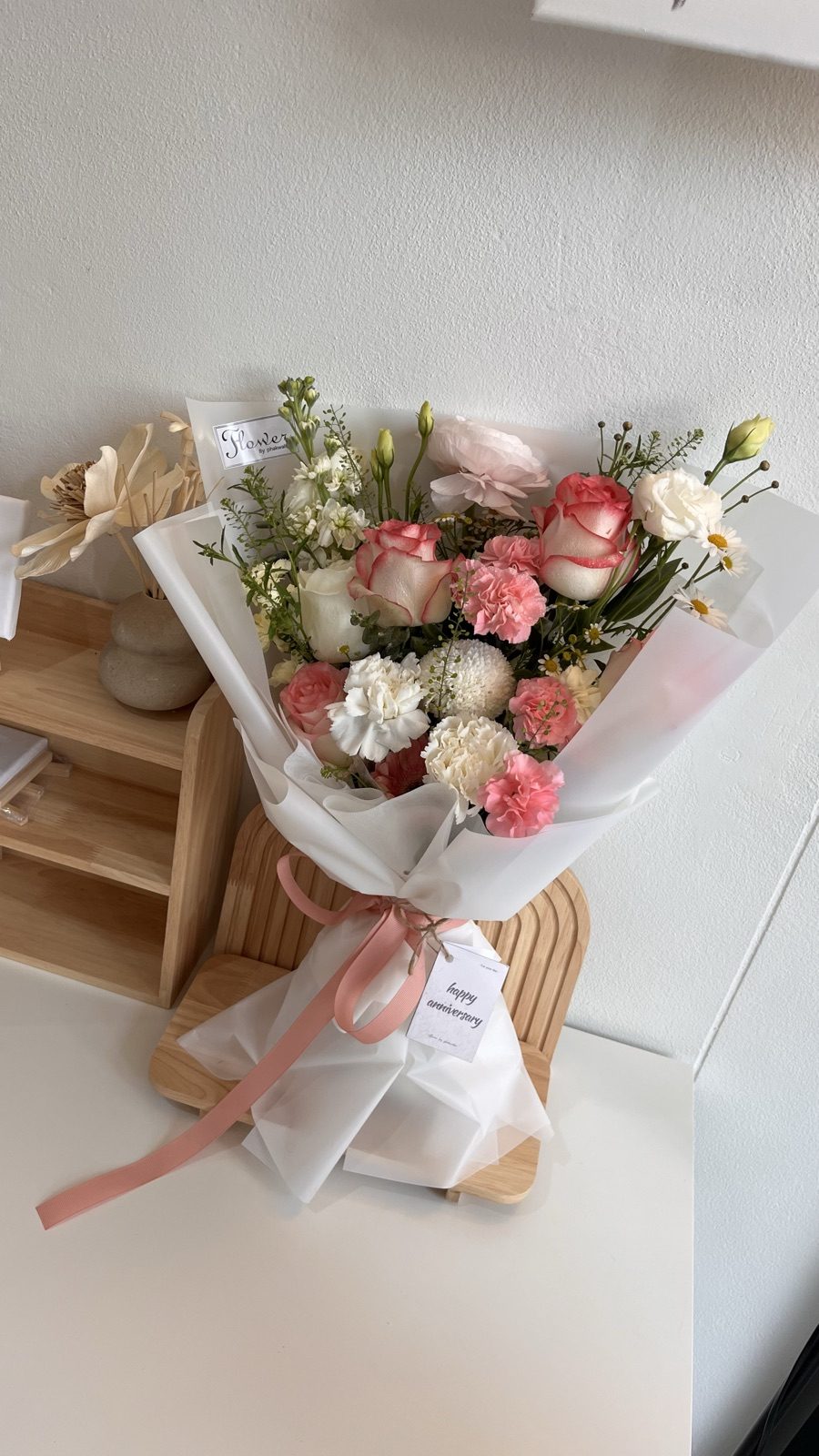 ช่อดอกไม้ชมพูขาวพาสเทล Flower by Phakwalan